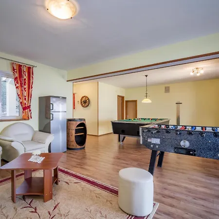 Borovina By Interhome * יאנוב