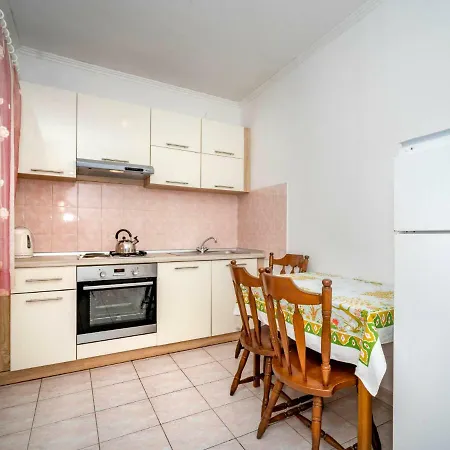 Borovina By Interhome בית נופש