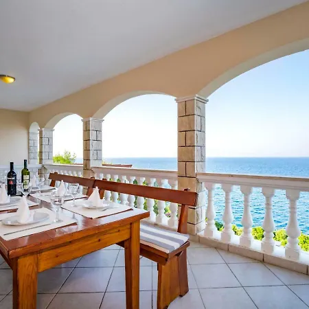 Borovina By Interhome * יאנוב