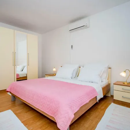 Borovina By Interhome * Prigradica