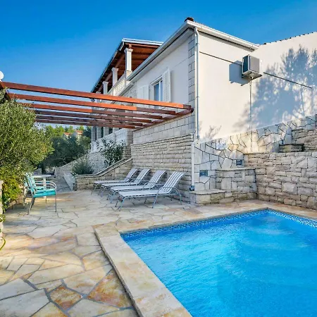 Borovina By Interhome בית נופש