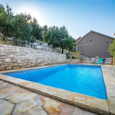 Borovina By Interhome בית נופש יאנוב